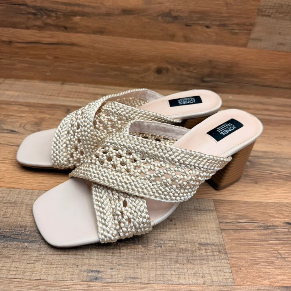 Jones New York women's 9M slip on sandals off white woven straps block heel
